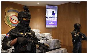 Las autoridades decomisan 484 paquetes de cocaína y apresan a dos hombres al sur de la Isla Beata