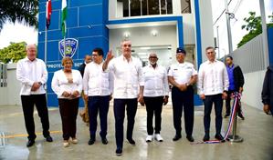 Abinader entrega apartamentos, polideportivo y un destacamento en SDE