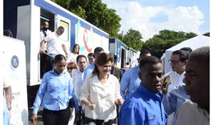 La vicepresidenta Raquel Peña encabeza jornada "Estamos en Familia" en Santiago