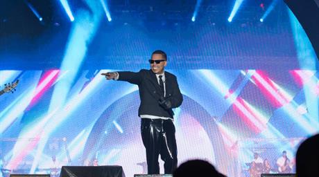 Ilegales celebra 30 años entre lluvia, energía y éxitos imparables