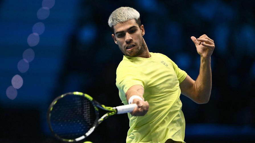 Carlos Alcaraz se impone al talento brasileño Joao Fonseca en un partido de exhibición en Miami Carlos Alcaraz se impone al talento brasileño Joao Fonseca en un partido de exhibición en Miami