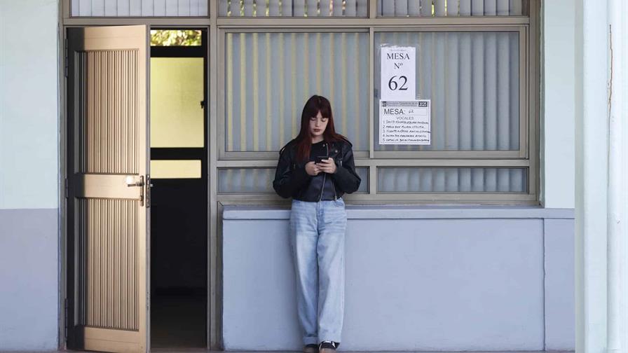 Chile define hoy su futuro político en unos comicios cargados de incertidumbre