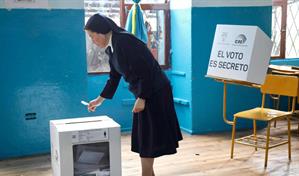 Ecuador decide este domingo sobre regreso de las bases militares extranjeras y la nueva Constitución