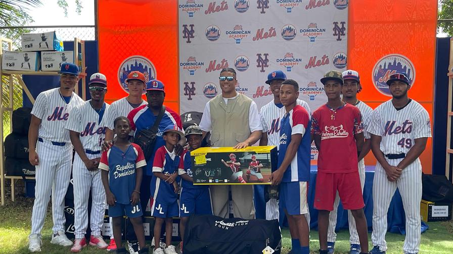 Juan Soto realiza la tradicional donación anual de los Mets en Boca Chica Juan Soto realiza la tradicional donación anual de los Mets en Boca Chica