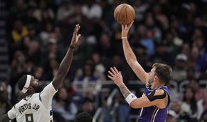 Doncic majestuoso en victoria de los Lakers sobre los Bucks en la NBA