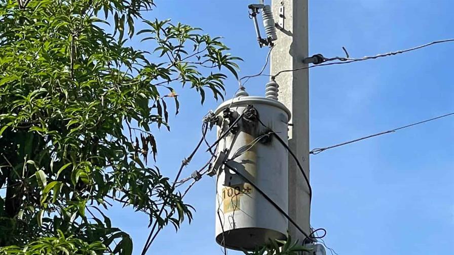 Transformador provoca altos y bajos voltajes en Invivienda por conexiones ilegales y temen lo peor Transformador provoca altos y bajos voltajes en Invivienda por conexiones ilegales y temen lo peor