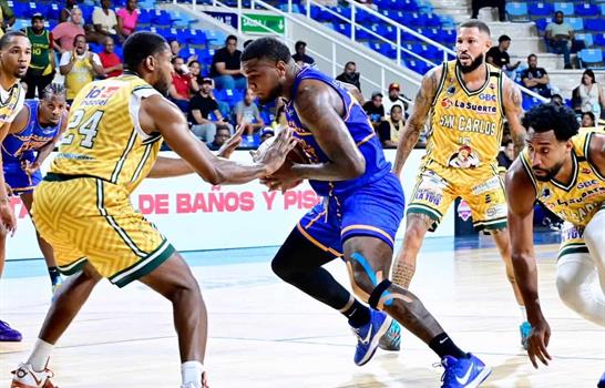 Video| Mauricio Báez toma delantera en la serie final ante San Carlos