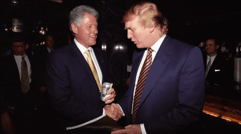 Bill Clinton y Donald Trump el 16 de junio de 2000 en la Trump Tower.