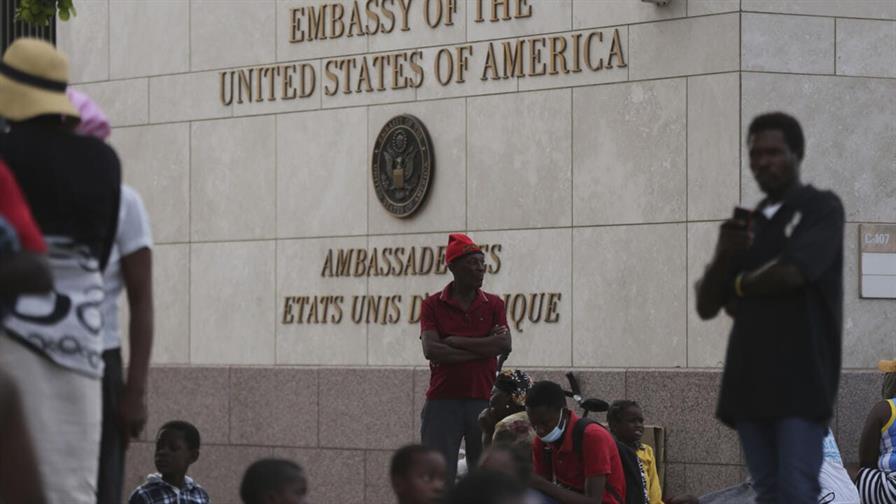 Miembros de una banda haitiana intercambiaron disparos con marines de la embajada de EE. UU. Miembros de una banda haitiana intercambiaron disparos con marines de la embajada de EE. UU.