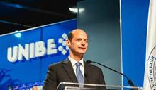 Alejandro Cambiaso exhorta a nuevos médicos y odontólogos de Unibe a liderar con propósito