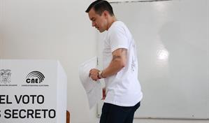 Noboa pierde su referendo en Ecuador para nueva Constitución y bases militares extranjeras