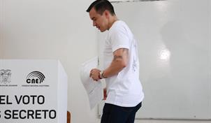 Noboa pierde su referendo en Ecuador para nueva Constitución y bases militares extranjeras