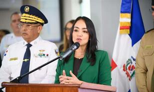 Faride advierte que incautar&aacute;n todas armas de fuego exhibidas en p&uacute;blico aunque tengan permisos