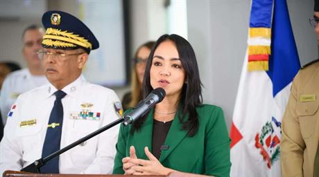 Faride advierte que incautar&aacute;n todas armas de fuego exhibidas en p&uacute;blico aunque tengan permisos