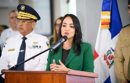 Faride advierte que incautar&aacute;n todas armas de fuego exhibidas en p&uacute;blico aunque tengan permisos