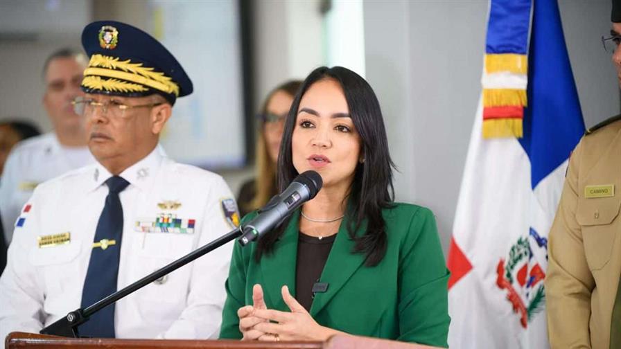 Faride advierte que incautar&aacute;n todas armas de fuego exhibidas en p&uacute;blico aunque tengan permisos