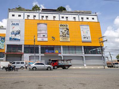 Mantienen clausura de ocho negocios chinos por irregularidades
