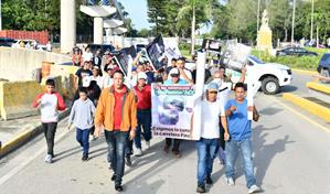 Peregrinos salen desde Santiago hacia el Palacio Nacional para exigir construcción de carretera