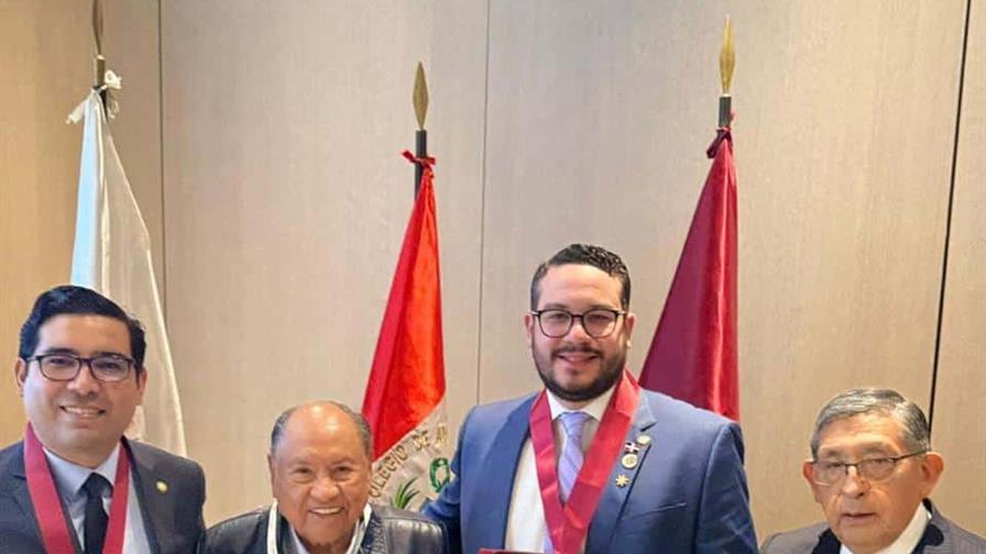 Reconocen al jurista Paul Maldonado en reunión de la IABA en Lima