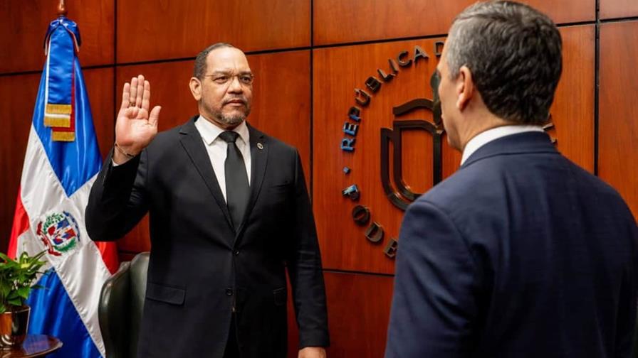 SCJ juramenta a Rodolfo Valentín como director de la Defensa Pública por seis años más