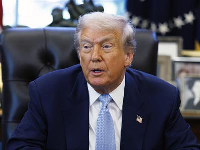 Trump insiste en que no descarta ninguna opción con Venezuela