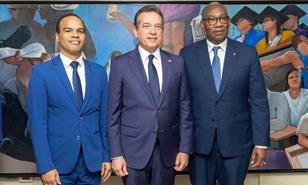 UASD reconoce al ministro Víctor "Ito" Bisonó por su apoyo a la innovación y la formación práctica