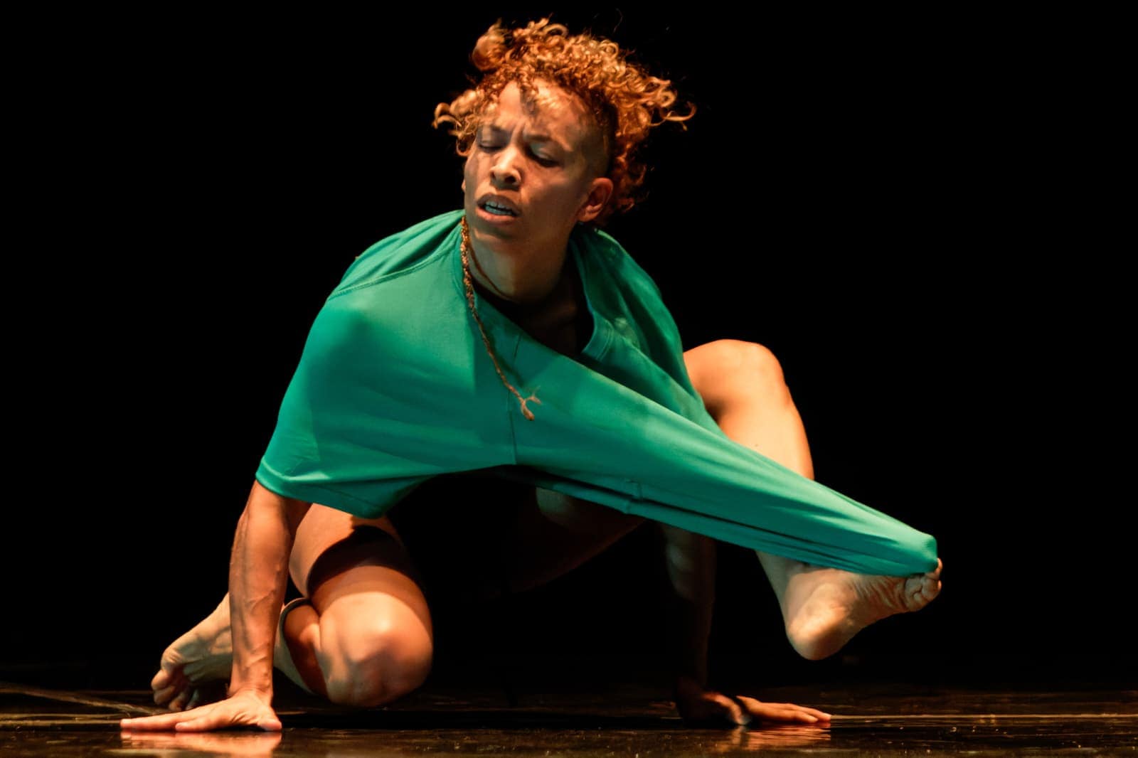 Evelyn Tejada interpretando su pieza 0.4mm en el Festival Cicbuny.