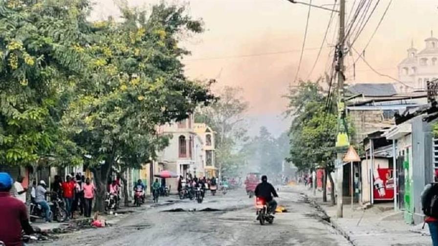 Tensión en Juana Méndez: amanecen calles con neumáticos encendidos y preocupa a la frontera Tensión en Juana Méndez: amanecen calles con neumáticos encendidos y preocupa a la frontera