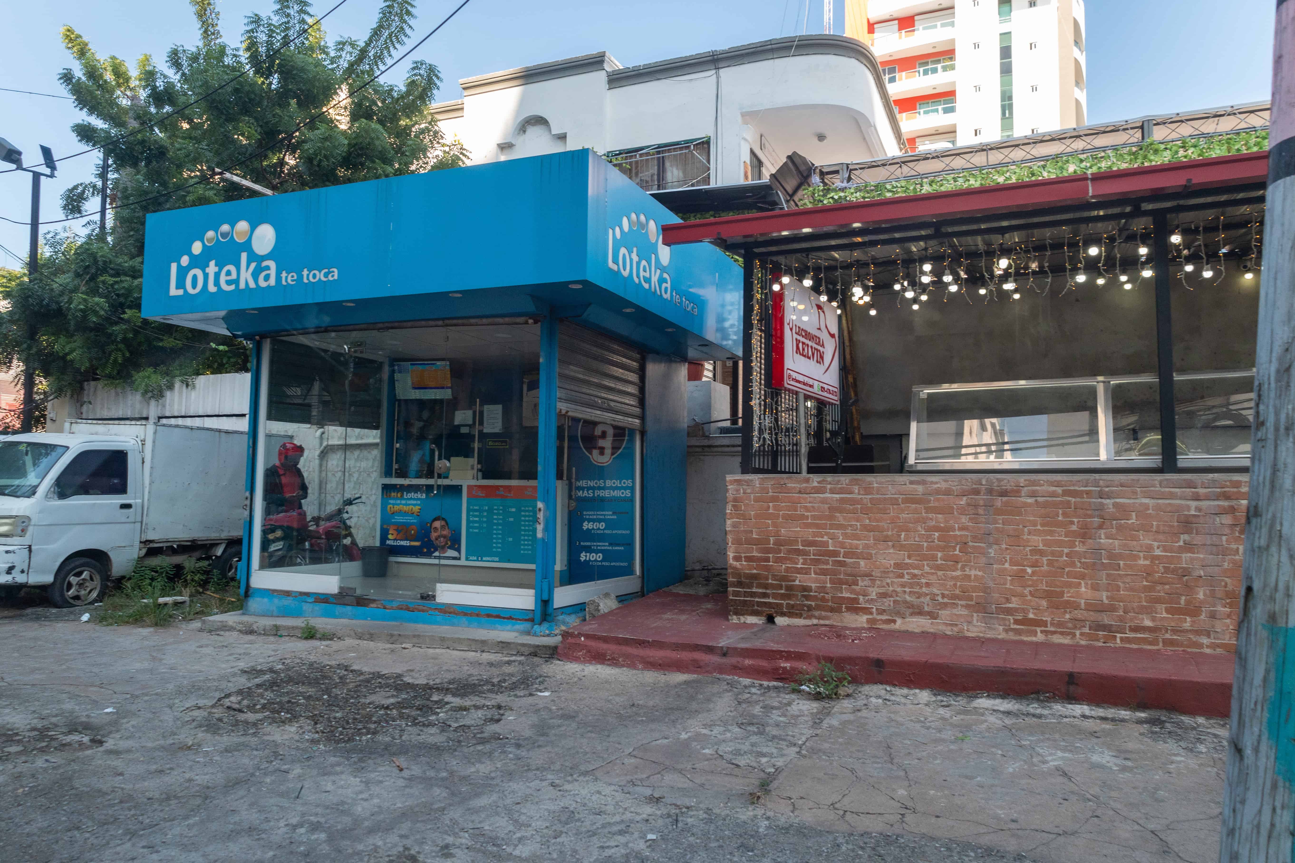 El uso de las aceras está regulado por las alcaldías.