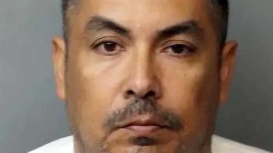 Arrestan a un agente del ICE fuera de servicio por apuntarle con un arma a un menor Arrestan a un agente del ICE fuera de servicio por apuntarle con un arma a un menor