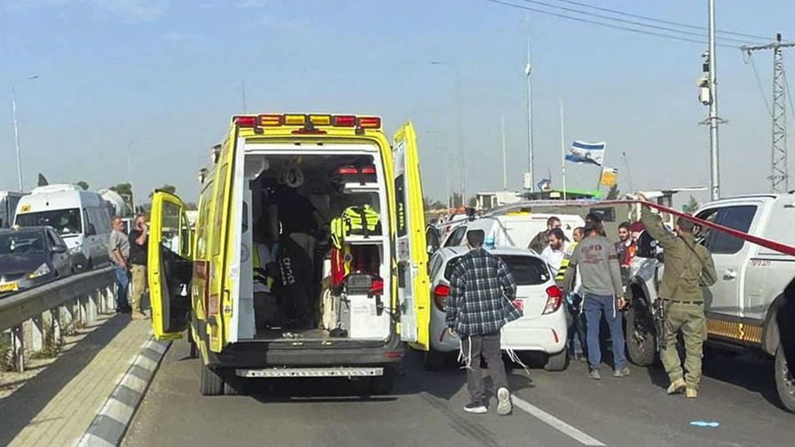 Un muerto y tres heridos por un atropello y apuñalamiento en un cruce de Cisjordania Un muerto y tres heridos por un atropello y apuñalamiento en un cruce de Cisjordania