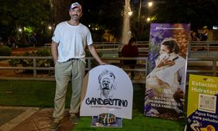 El cantante español Román Mosteiro rendirá homenaje al amor perro–humano