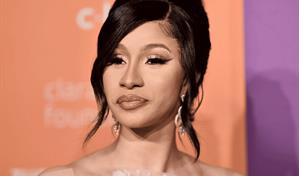 Cardi B transforma cordón umbilical de su cuarto hijo en una pulsera y su placenta en cápsulas