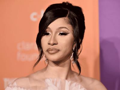 Cardi B transforma placenta y cordón umbilical de su cuarto bebé