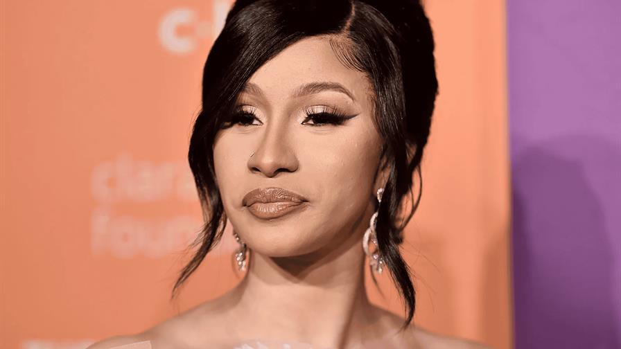 Cardi B transforma cordón umbilical de su cuarto hijo en una pulsera y su placenta en cápsulas