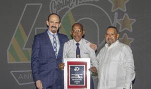Caribe Tours celebra sus 40 años en una velada llena de reconocimientos