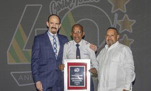 Caribe Tours celebra sus 40 años en una velada llena de reconocimientos