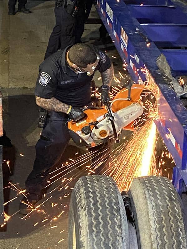 Agentes de la CBP investigan un buque procedente de República Dominicana, en el que encontraron 530 kilos de cocaína.