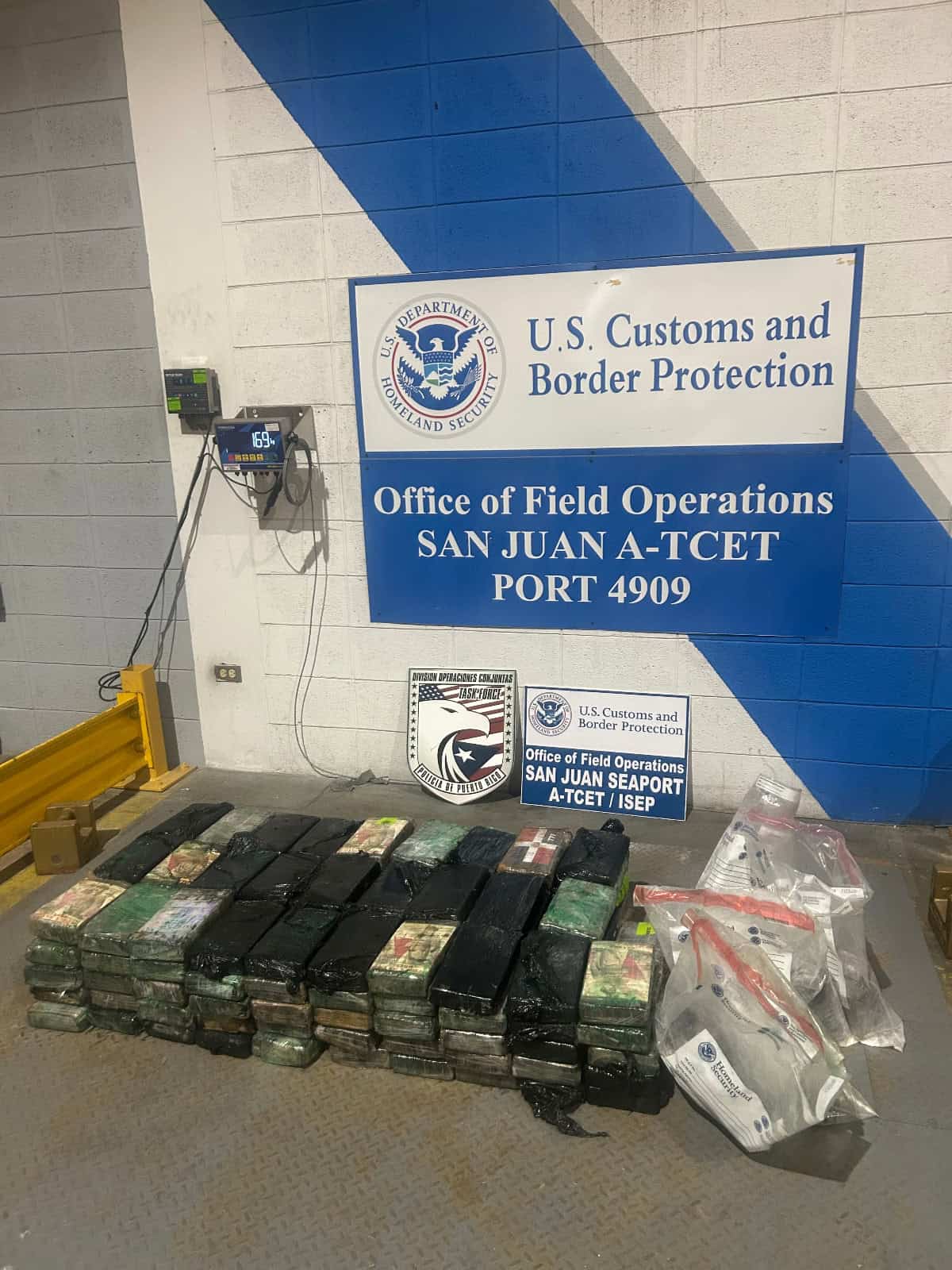 Foto proporcionada por el CBP de la cocaína incautada en buque procedente de República Dominicana.