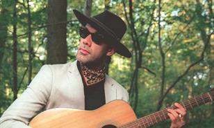 EliaCiM: "La nostalgia es la verdad más honesta que tiene la música"