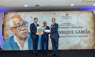 Entregan Premio Internacional Pedro Henríquez Ureña 2025 al escritor dominicano José Enrique García