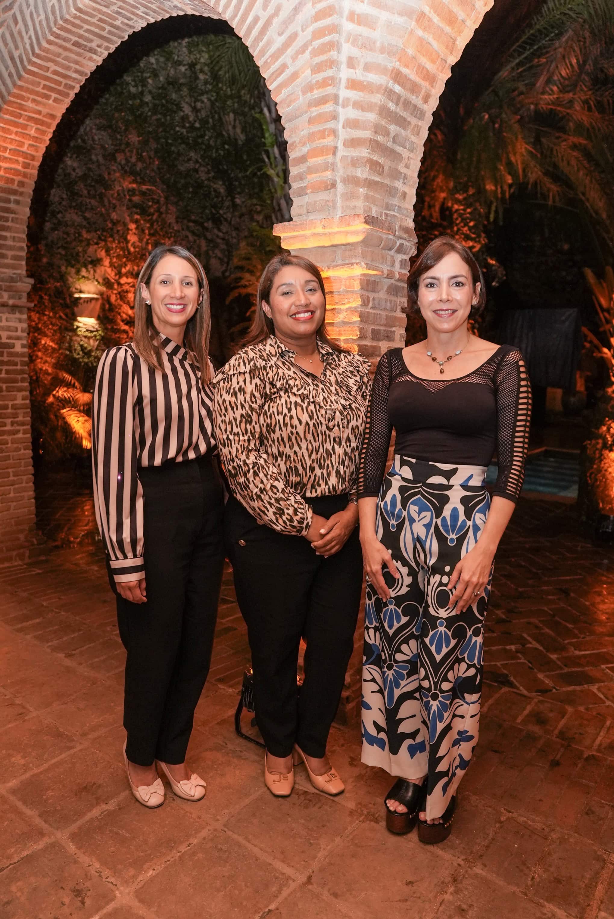 Laura Guzmán , Madelyn Batista y Karla Alonso.