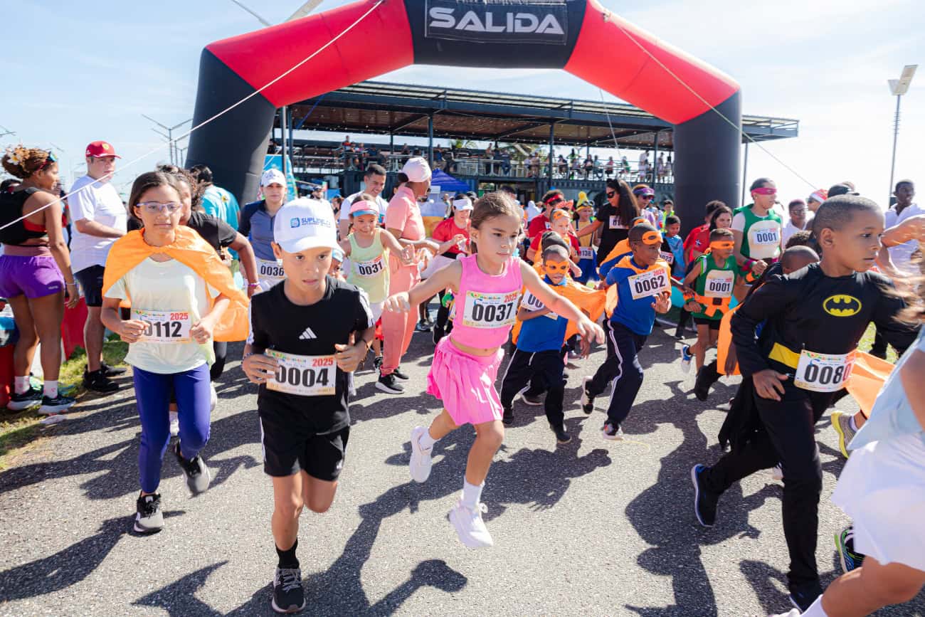 El mini maratón de disfraces Kids Fun Run 2025 reúne a familias en Santo Domingo