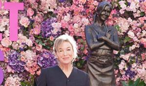 Renée Zellweger inaugura una estatua dedicada a Bridget Jones en Londres