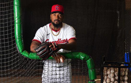 MLB proh&iacute;be a Emmanuel Clase y Luis Ortiz integrarse al Spring Training de Cleveland