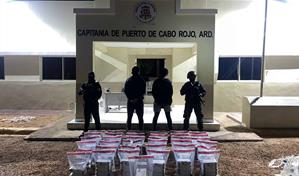 Decomisan cargamento de cocaína y marihuana en las costas de Pedernales; apresan a dos hombres