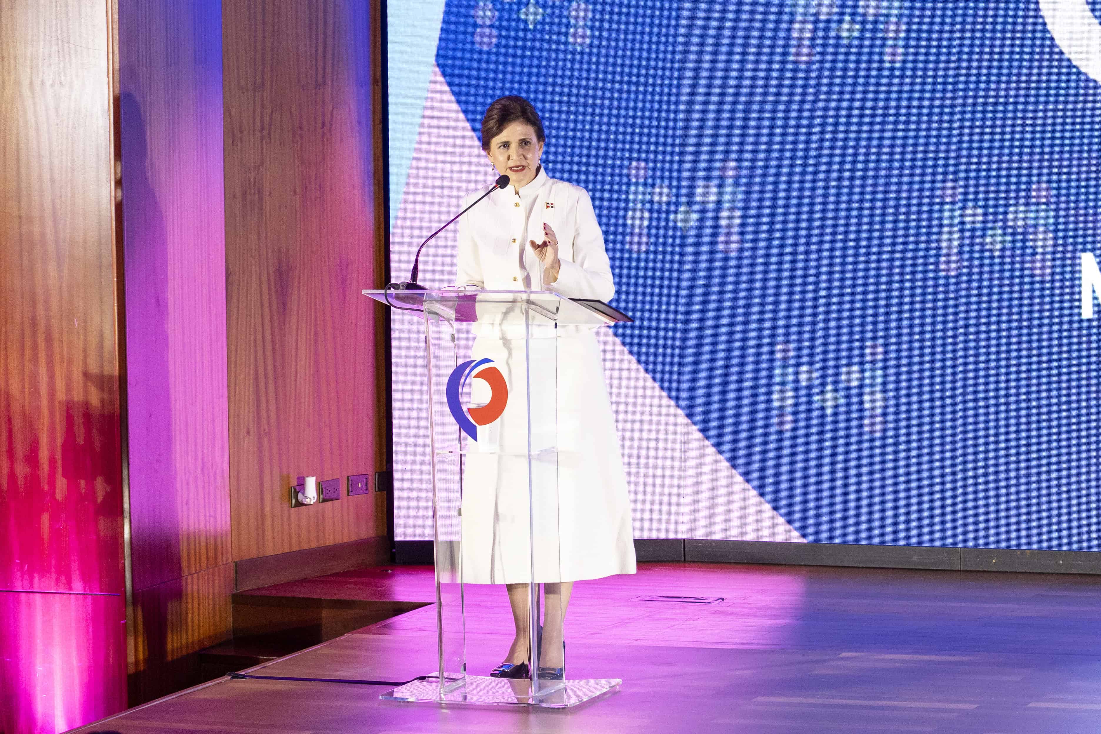 La vicepresidenta de la República, Raquel Peña, ofreció unas palabras a las emprendedoras que participaron del sexto Encuentro Nacional Mujeres en Exportación.