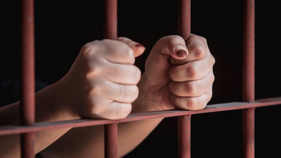 Apresan a tres personas, incluidos dos menores, por robo agravado en Moca Apresan a tres personas, incluidos dos menores, por robo agravado en Moca