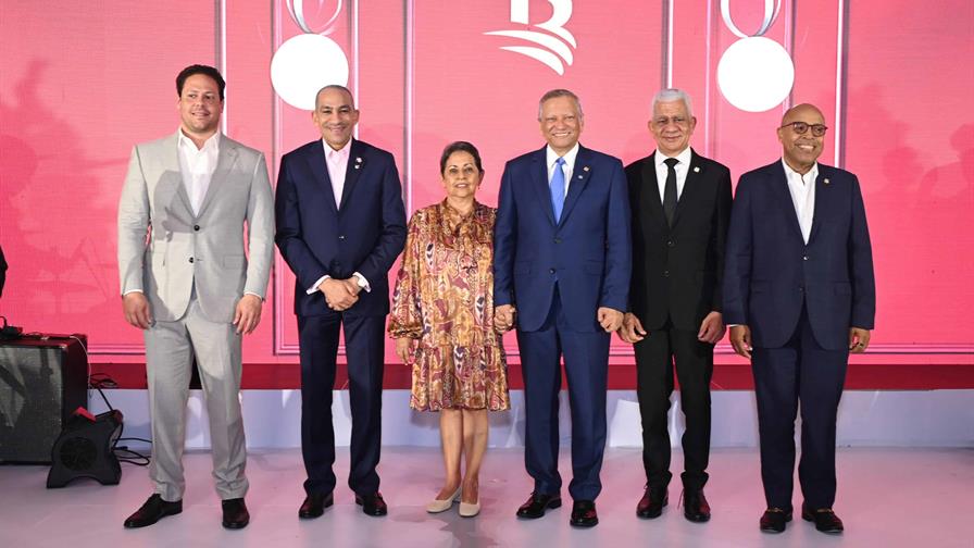 Banreservas celebra cóctel de Navidad con clientes de Santo Domingo Banreservas celebra cóctel de Navidad con clientes de Santo Domingo