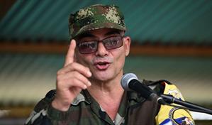 Guerrillero más buscado de Colombia amenaza las elecciones tras bombardeos de Petro